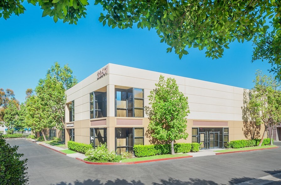 22605 La Palma Ave, Yorba Linda, CA à louer - Photo du bâtiment - Image 2 de 4