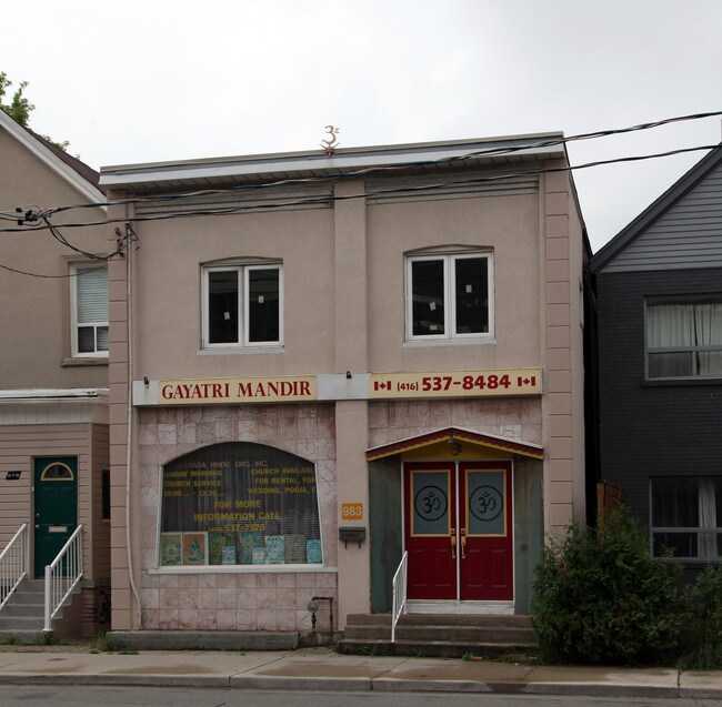 Plus de détails pour 983 Dupont St, Toronto, ON - Commerce de détail à vendre