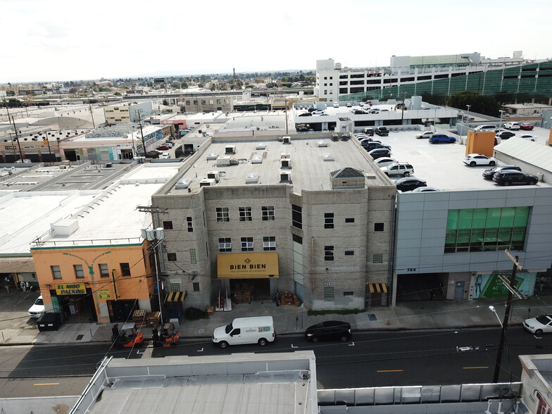 754-758 E Pico Blvd, Los Angeles, CA à vendre - Photo du bâtiment - Image 1 de 8