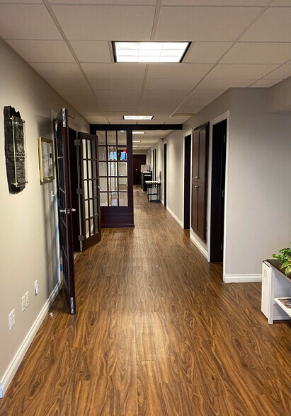 223-229 Lake Ave, Traverse City, MI à louer - Photo intérieure - Image 2 de 8