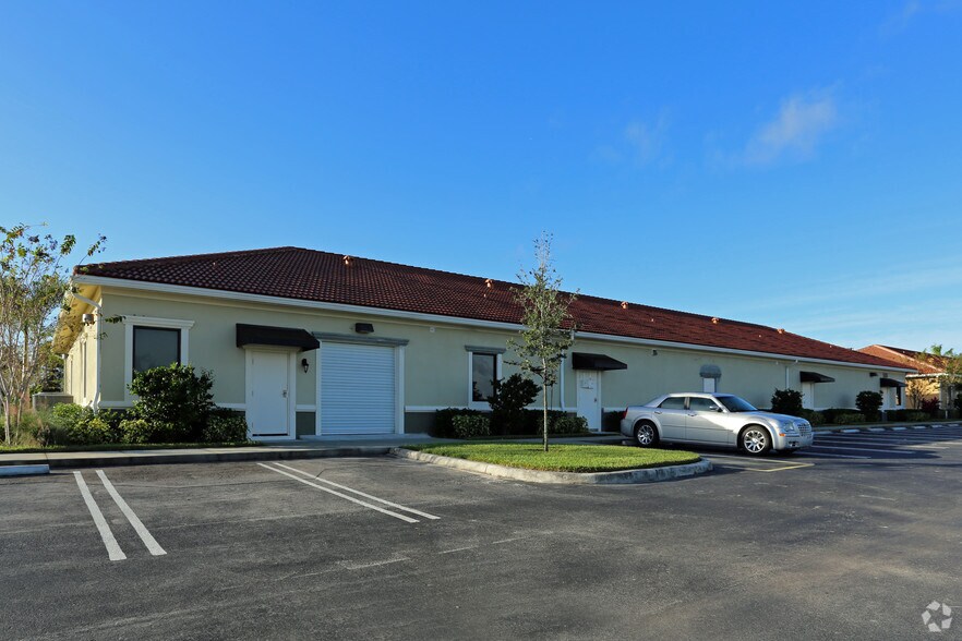 561 NW Lake Whitney, Port Saint Lucie, FL for sale - Building Photo - Image 3 of 11