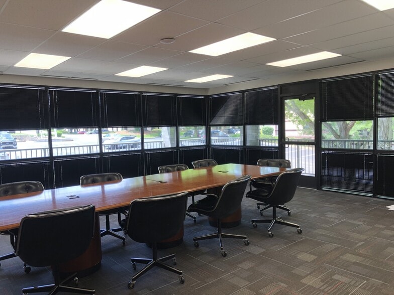 1848 Charter Ln, Lancaster, PA for lease - Building Photo - Image 2 of 9