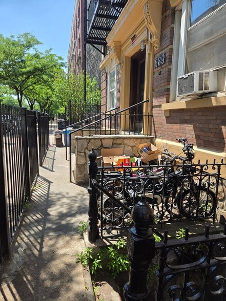 689-693 Beck St, Bronx, NY à vendre - Photo du bâtiment - Image 3 de 21