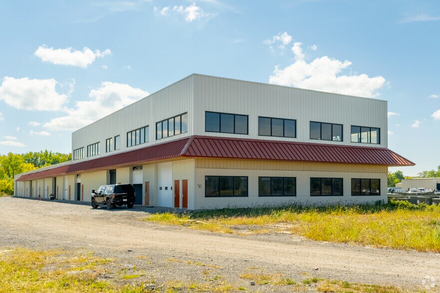 50 Airpark Dr, Rochester, NY à louer - Photo du bâtiment - Image 2 de 7