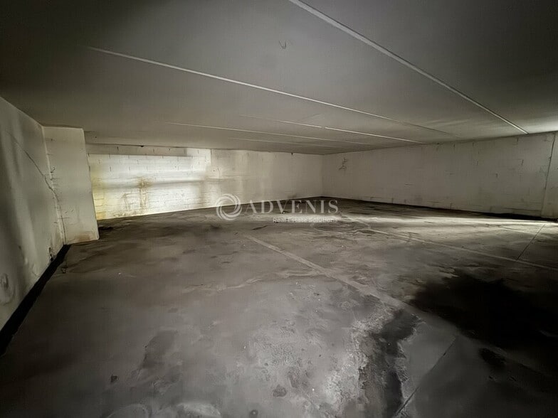 Flex in Évry-Courcouronnes for sale - Building Photo - Image 3 of 5