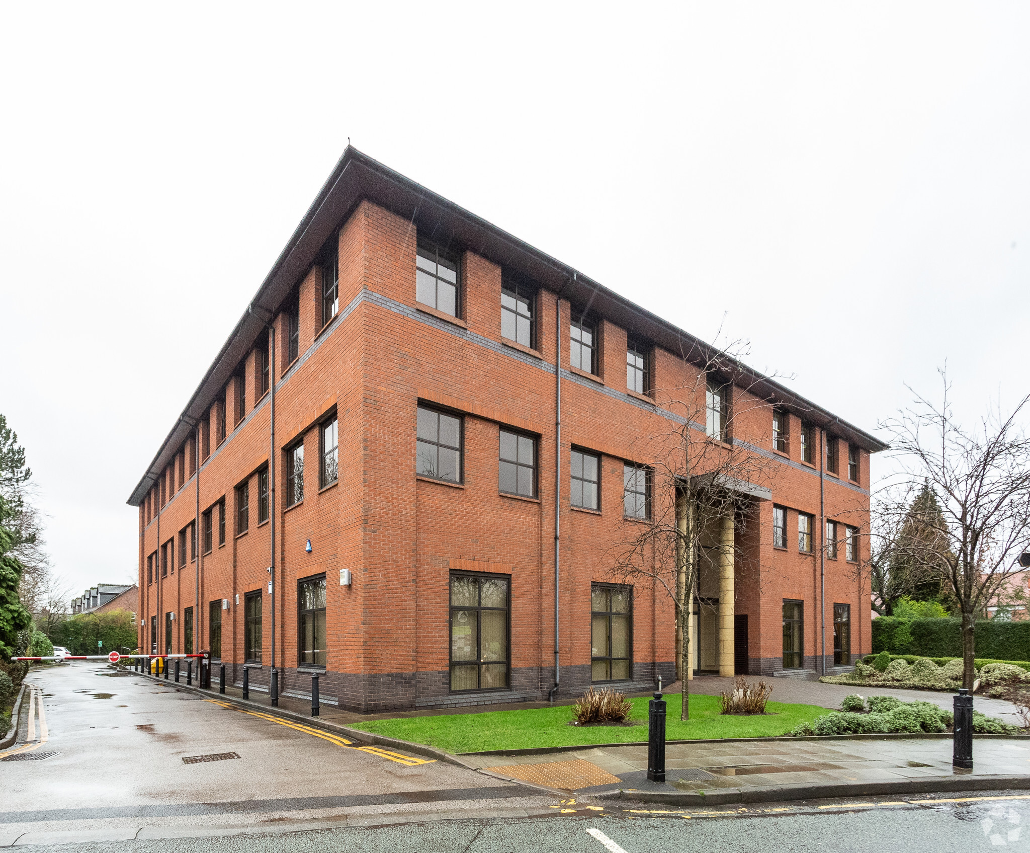 4 Station Rd, Cheadle for lease Primary Photo- Image 1 of 8