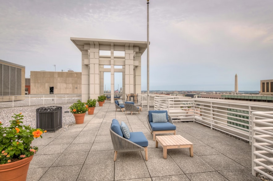 1717 Pennsylvania Ave NW, Washington, DC for lease - Building Photo - Image 3 of 23