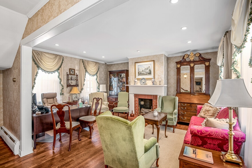 312 Talbot st, Saint Michaels, MD for sale - Interior Photo - Image 2 of 14