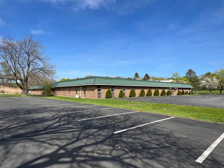 4 Avis Dr, Latham, NY for sale - Building Photo - Image 1 of 7