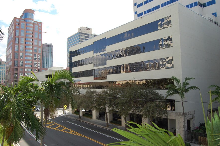 101 NE 3rd Ave, Fort Lauderdale, FL à louer - Photo du bâtiment - Image 3 de 9