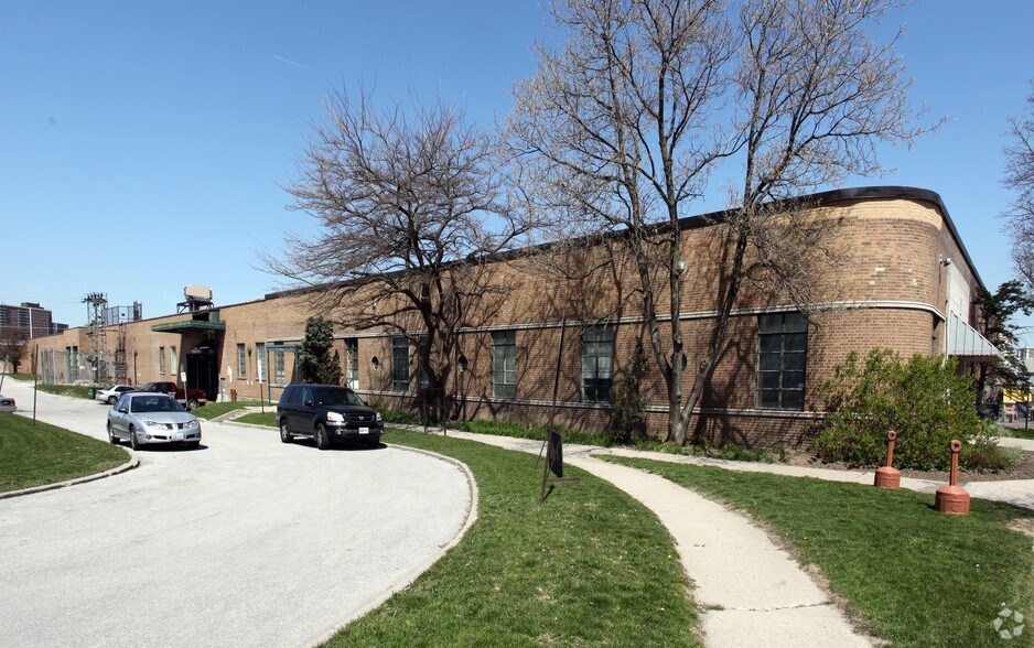 116-122 Industry St, Toronto, ON for lease - Building Photo - Image 2 of 2