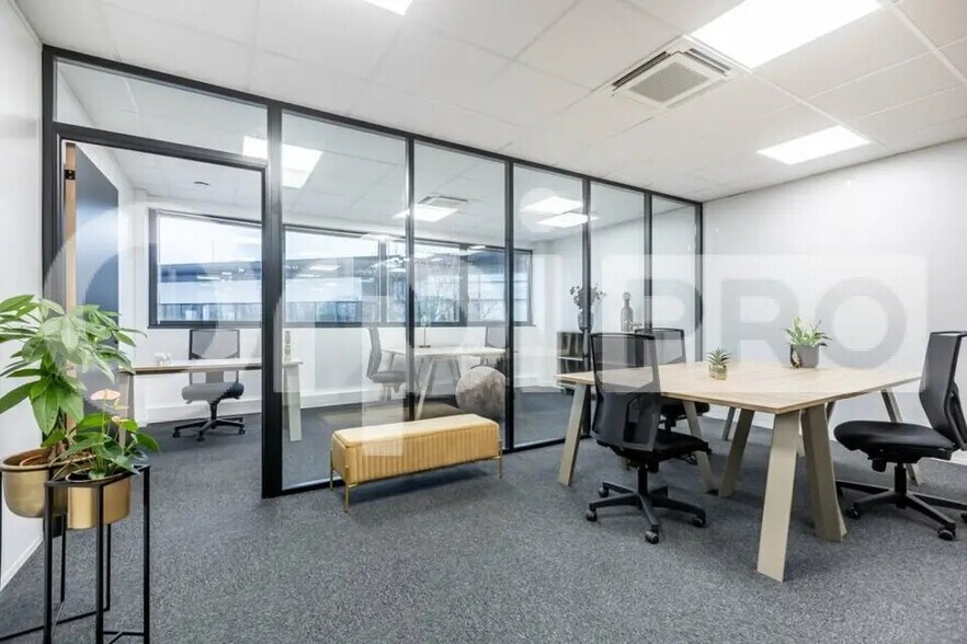 Office in Noisy-le-Grand for lease - Interior Photo - Image 3 of 4
