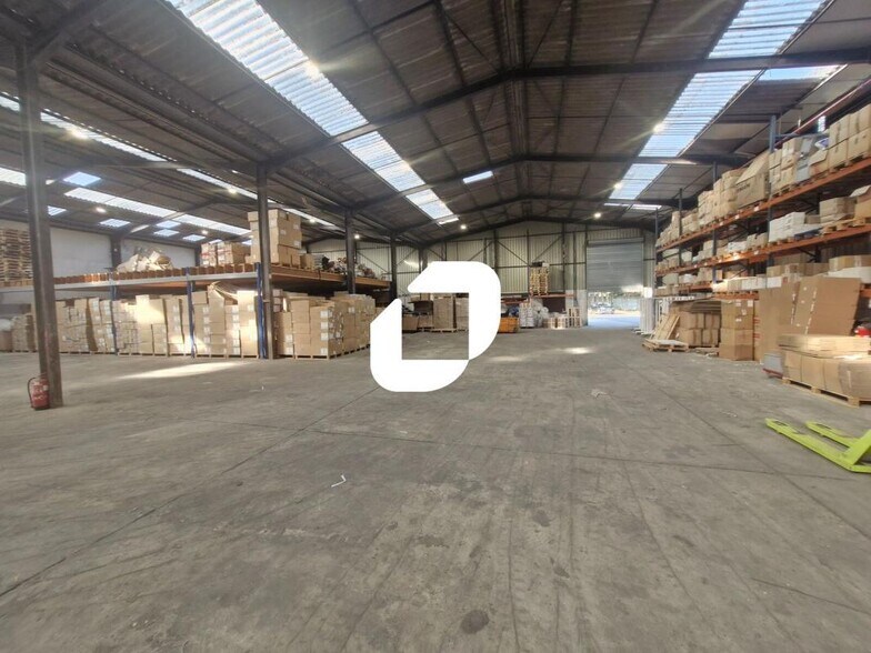 Industrial in Ozoir-la-Ferrière for lease - Building Photo - Image 1 of 7