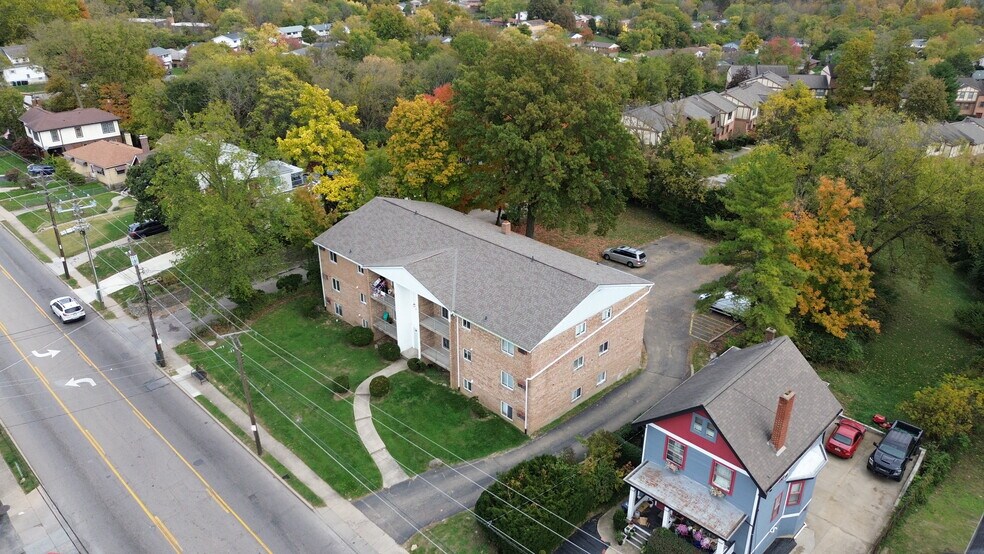 2679 Montana Ave, Cincinnati, OH à vendre - Photo du bâtiment - Image 2 de 24