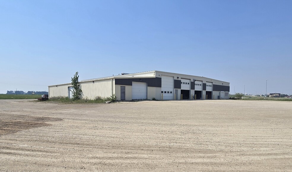 28244 Hwy 590, Red Deer County, AB for sale - Primary Photo - Image 1 of 63