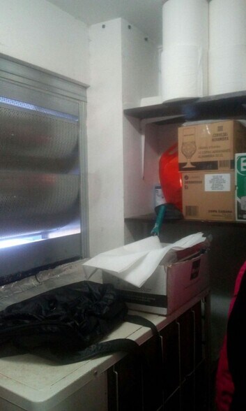 Commerce de détail dans Cáceres, Cáceres à vendre - Photo du bâtiment - Image 3 de 8