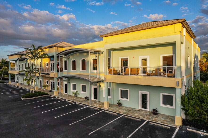 1300 Goodlette Rd N, Naples, FL à louer - Photo du bâtiment - Image 1 de 9