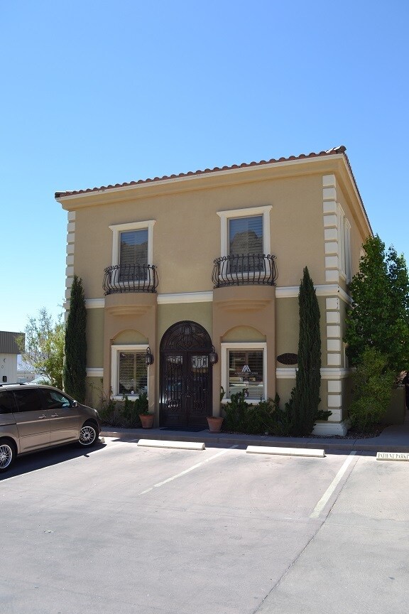 154 N Festival Dr, El Paso, TX 79912 - Unité H - - Photo intérieure - Image 1 of 9