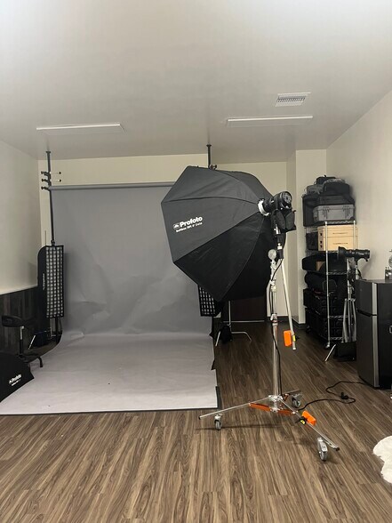 700 N Main St, Santa Ana, CA à louer - Photo du bâtiment - Image 3 de 35