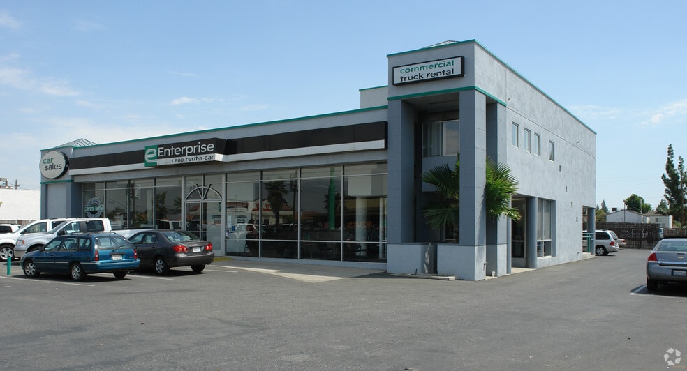 3737 Ming Ave, Bakersfield, CA for sale - Primary Photo - Image 1 of 3