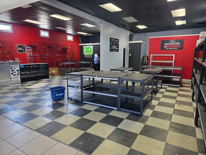 949 S Garey Ave, Pomona, CA for lease - Building Photo - Image 3 of 5