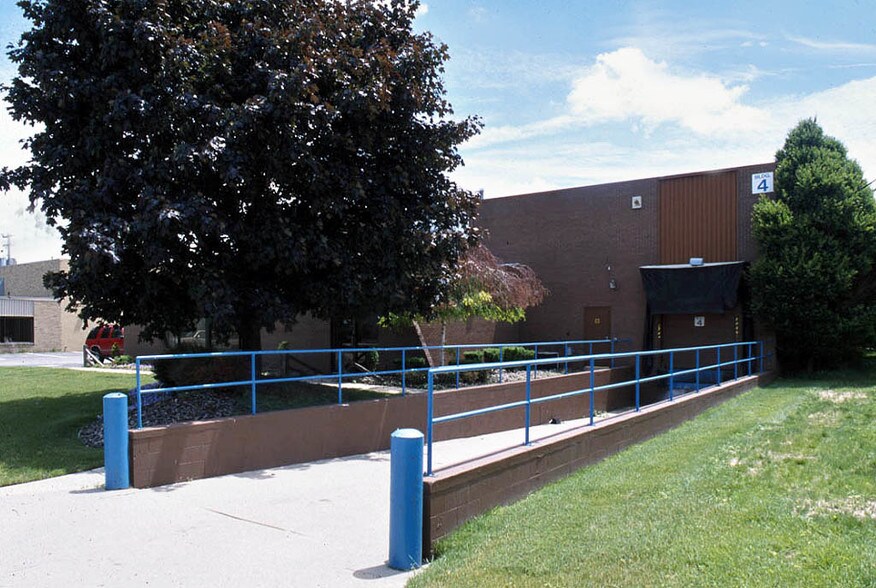 35585 Industrial Rd, Livonia, MI à louer - Autre - Image 2 de 5