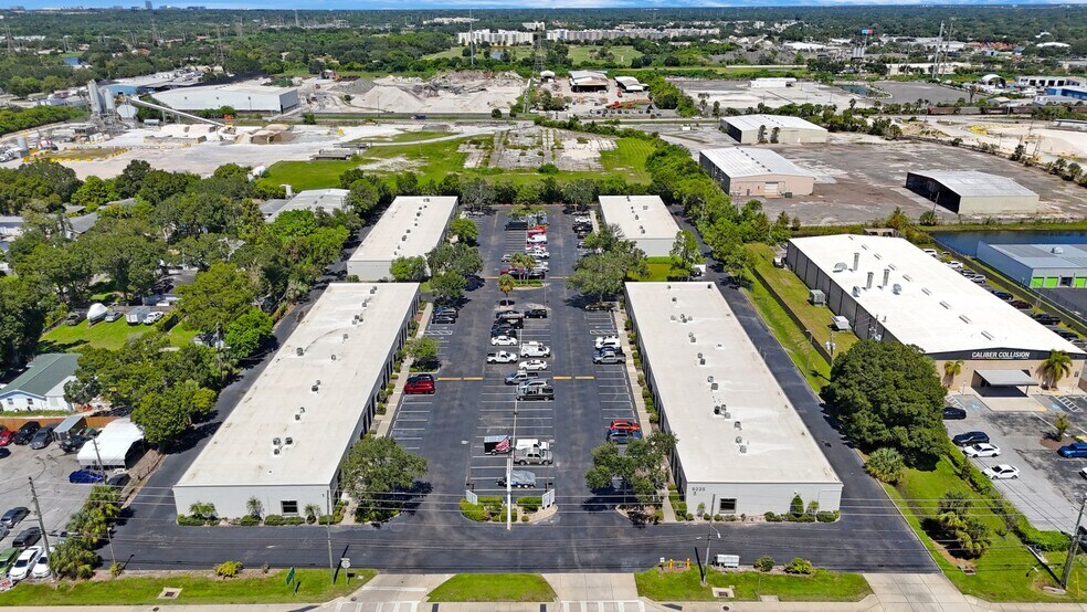 9225 Ulmerton Rd, Largo, FL à louer - Photo du bâtiment - Image 3 de 3