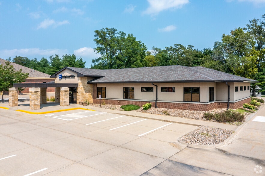 1205 Copper Creek Dr, Des Moines, IA à louer - Photo du bâtiment - Image 2 de 5