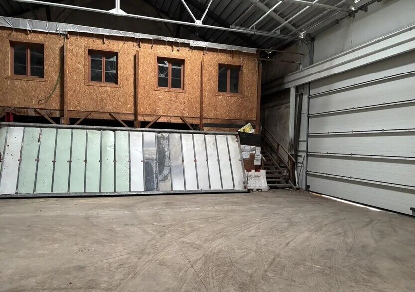 Flex in Le Havre for lease - Building Photo - Image 2 of 3