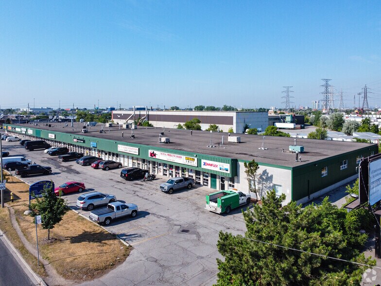 712-740 Kipling Ave, Toronto, ON à louer - Photo du bâtiment - Image 2 de 2