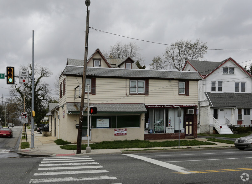 2 N Chester Pike, Glenolden, PA à louer - Photo du bâtiment - Image 3 de 3