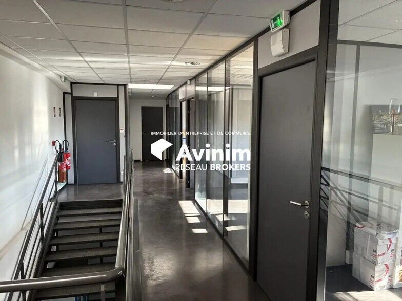 Office in Septèmes-les-Vallons for lease - Interior Photo - Image 2 of 2