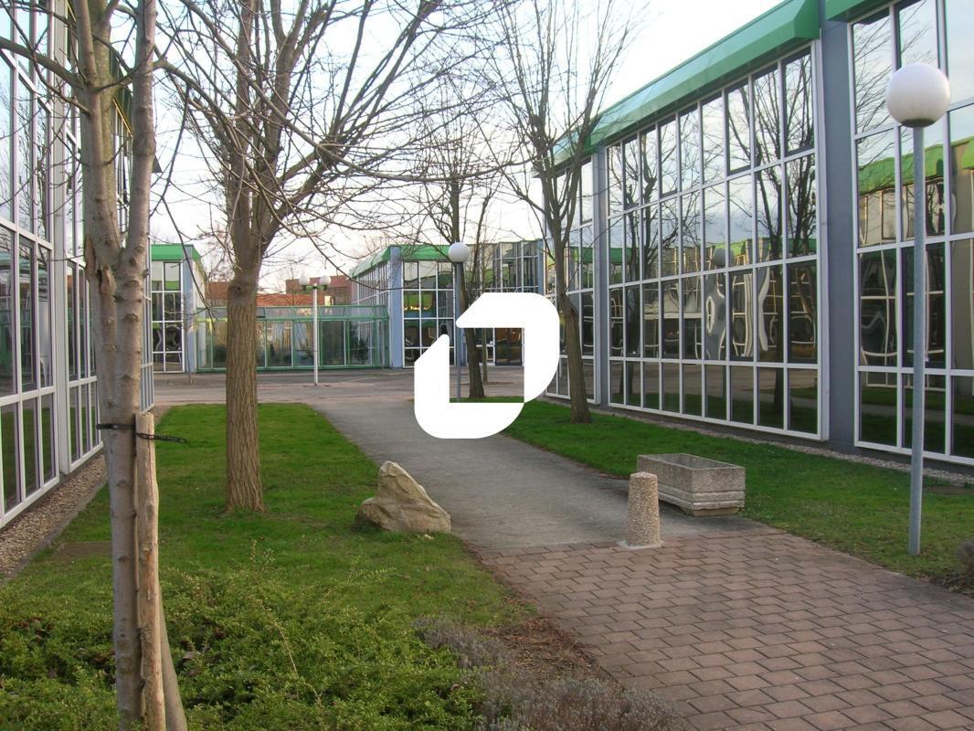 Office in Saint-Thibault-des-Vignes for lease Building Photo- Image 1 of 11