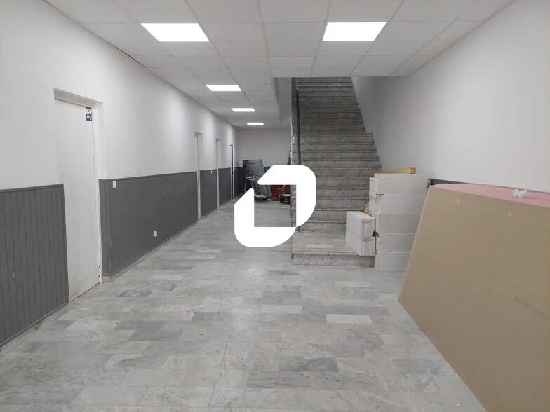 Office in Trappes for lease - Interior Photo - Image 2 of 17