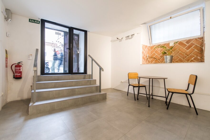 Calle del Olmo, Madrid, Madrid for sale - Building Photo - Image 2 of 5