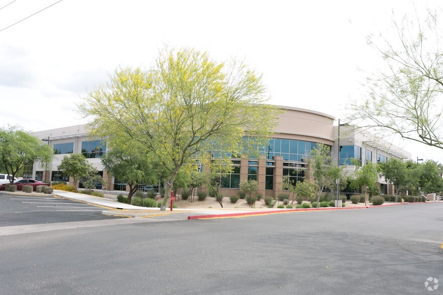 5650 W Chandler Blvd, Chandler, AZ for lease - Building Photo - Image 1 of 6