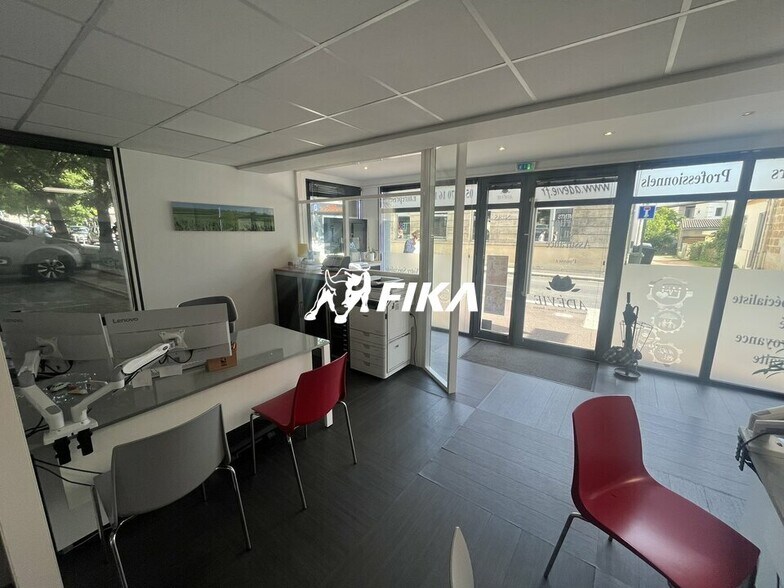 Retail in Saint Medard En Jalles for sale - Interior Photo - Image 3 of 12