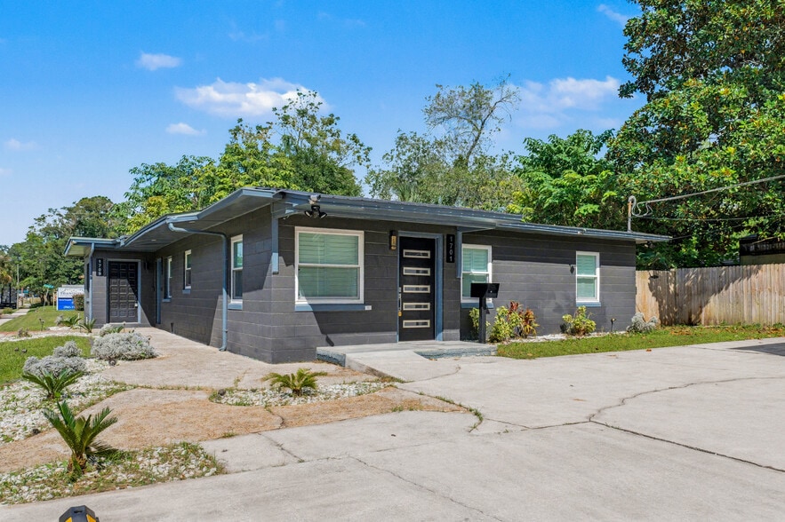 1701-1709 Rogero Rd, Jacksonville, FL for sale - Building Photo - Image 2 of 27