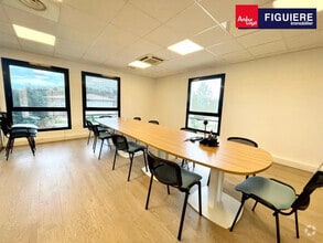 105 Rue Rue René Descartes, Aix-en-Provence for lease Interior Photo- Image 2 of 8