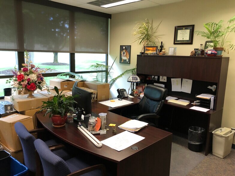 6 Airline Dr, Albany, NY à louer - Photo intérieure - Image 2 de 5