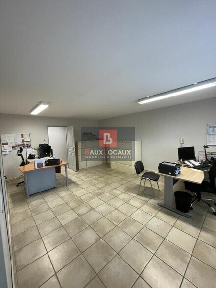 Office in Monteux for lease - Interior Photo - Image 3 of 8