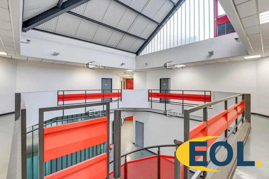 Flex in Saint-Denis for lease - Interior Photo - Image 3 of 11