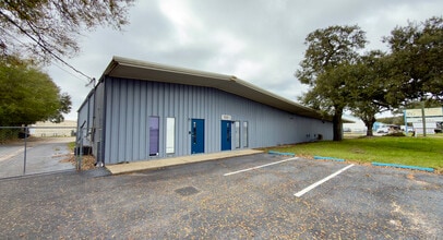 3885 N Palafox Hwy, Pensacola, FL for lease Interior Photo- Image 1 of 49