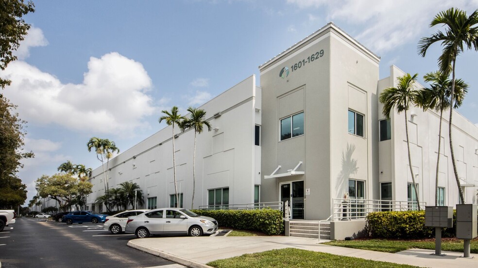 1601-1629 NW 84th Ave, Miami, FL for lease - Primary Photo - Image 1 of 7