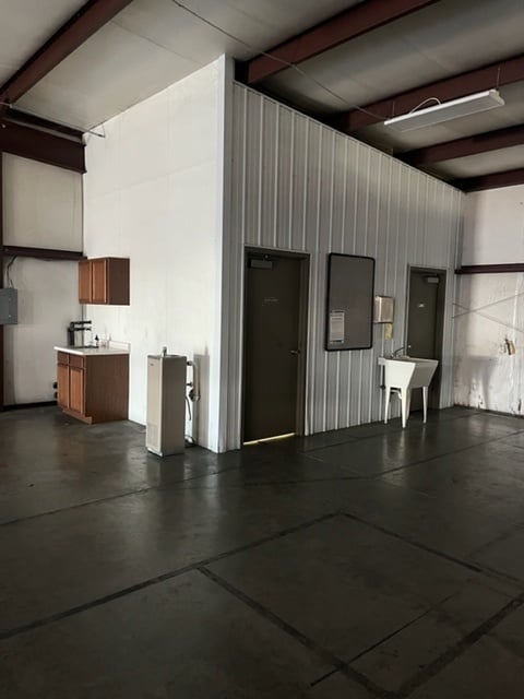 2412 S Crabtree Dr, Princeton, IN for lease Interior Photo- Image 1 of 10