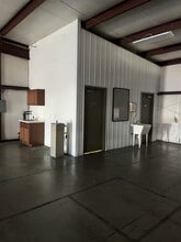2412 S Crabtree Dr, Princeton, IN for lease Interior Photo- Image 1 of 10