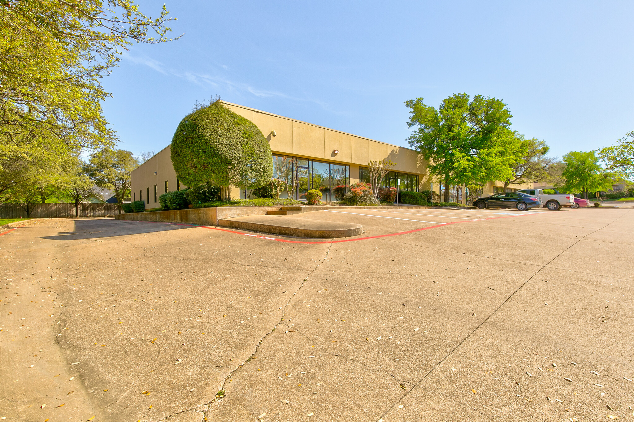 807 Forest Ridge Dr, Bedford, TX for lease Primary Photo- Image 1 of 8