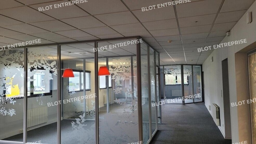 8 Rue Marcel Dassault, Sainte-Luce-sur-Loire à louer - Photo du bâtiment - Image 3 de 9