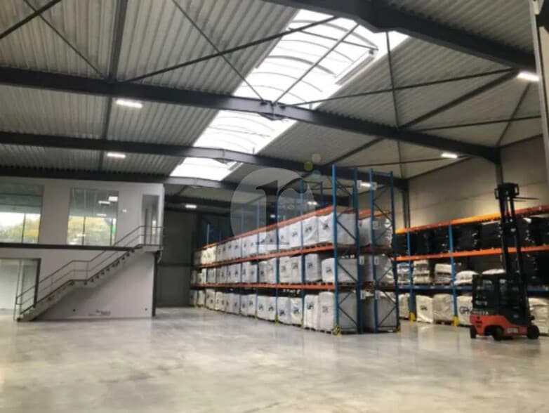 Office in Roncq for lease - Interior Photo - Image 3 of 11