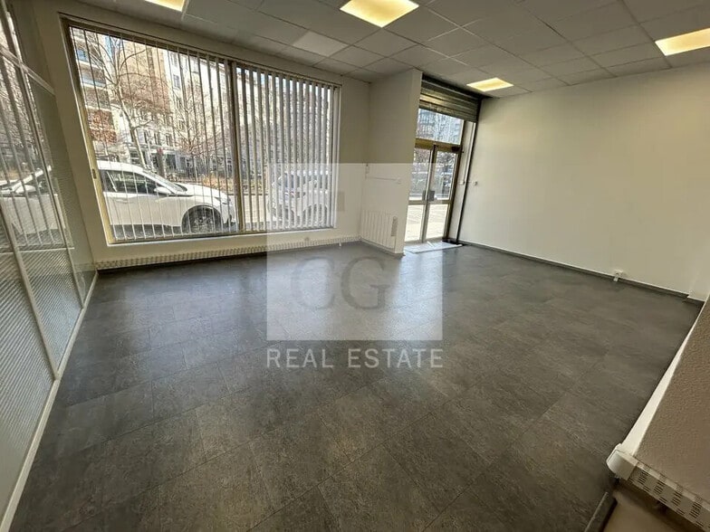 Office in Lyon for lease - Interior Photo - Image 2 of 11